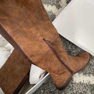 STEVE MADDEN Brown Boots **NEW IN BOX**